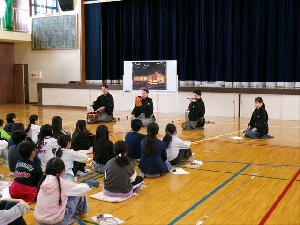 １０月３０日（木）学校巡回公演「能」に向けた事前ワークショップ（４～６年）