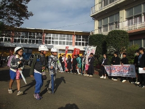 １０月３１日（金）小中・地域連携あいさつ運動