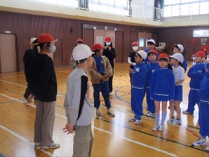 ２月１８日（水）縦割り班遊び