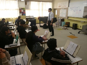 2月27日（金）　音楽の出前授業（６年生）