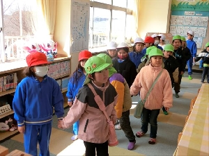 3月9日（月）　1年生とさしま保育園との交流会