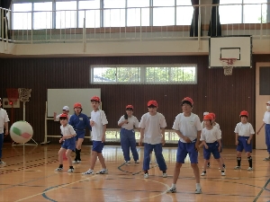 5月12日（火） 縦割り班遊び　　〈異学年交流〉