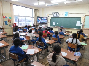 ２年生 内野山小学校とのオンライン交流（国語）