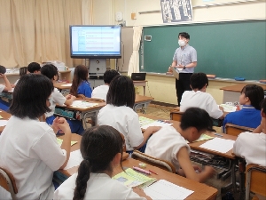 税金の役割を学ぶ「租税教室」6年生