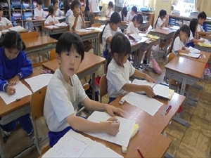 お仕事のヒミツを伝えよう！　2年生　国語科の授業より