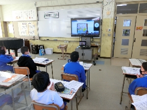 ３年生 内野山小学校とのオンライン交流授業（国語）