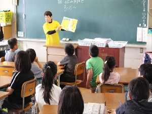 読み聞かせ（３年生）