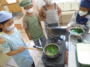 5年　調理実習（青菜のおひたし）