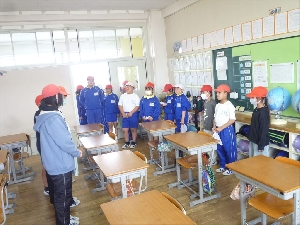 みんなで協力！縦割り班清掃