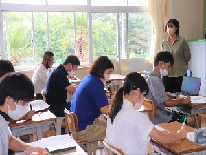 若手教員の授業研修を行いました！