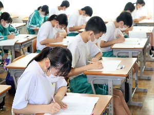 ３年生で実力テストが行われました！