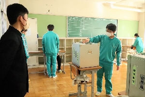 生徒会役員選挙の「投票」と「開票作業」が行われました！