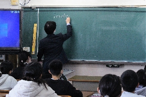 英語科教諭を小学校に派遣して授業を行いました！