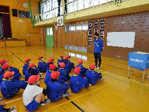 逆井山小学校で体育の「出前授業」を行いました！