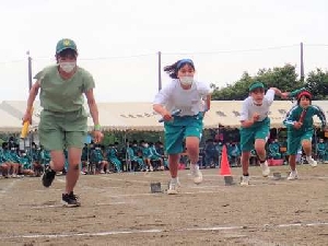 体育祭の演技　～１年学級対抗リレー～