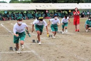 体育祭の演技　～２年学級対抗リレー～