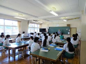 第２学年「職業人に学ぶ会」を開催しました！