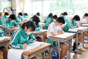 ３年生と２年生で実力テストが行われました！