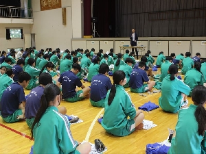学年集会を行いました。