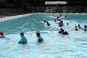 第２学年で「着衣水泳」が行われました！