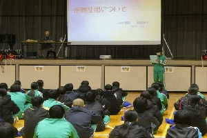 薬物乱用防止教室を行いました（２学年）
