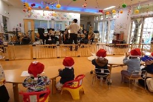 １２月２５日(木)２６日(金)　吹奏楽部幼稚園演奏