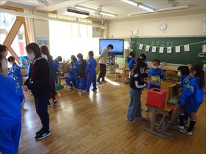 1・2年生のおもちゃ祭り