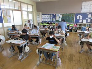 ５時間目４年生のプリント学習