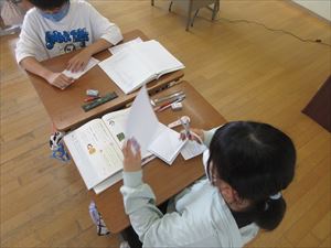 ４年生国語　～新聞をつくろう～