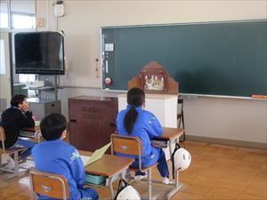 朝の読み聞かせとボランティア活動