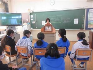 朝の読み聞かせ　４年生