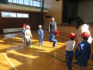 １・２・３年生　体育～なわとび～