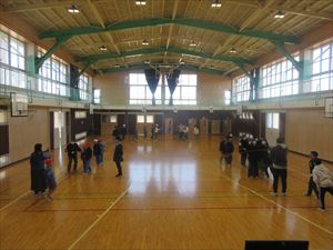 登校の様子と業間休みのなわとび