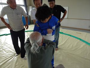 まわしの締め方講習