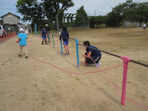 鉄棒などの遊具も安全に