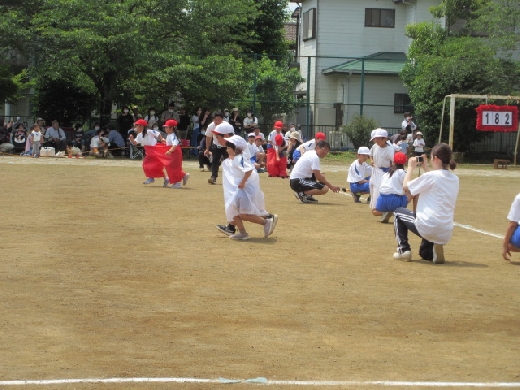 １・2年生　「おつかいありさん、なかよくしてね」