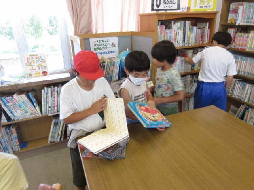 昼休みの図書室