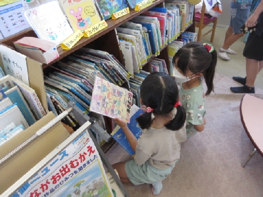 昼休みの図書室