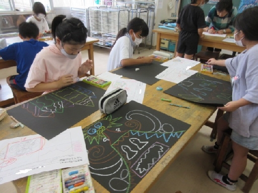 4年生・図工　ヘンテコ山の山登り