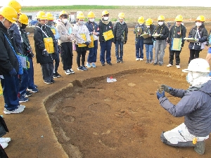 遺跡の発掘調査見学