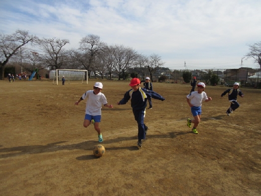 休み時間　サッカー