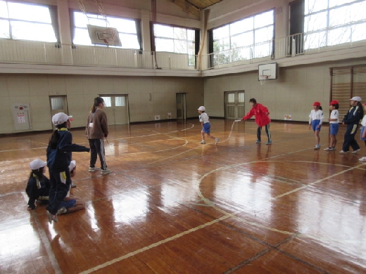 １・2年生　大繩跳び