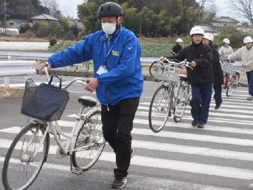 横断も確認しながら素早く