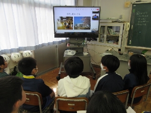 他校とのオンライン交流・給食風景撮影