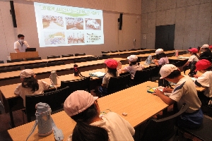 ３年　市役所見学