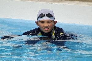 着衣泳