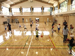 魅力ある学校　新しい体育館での活動