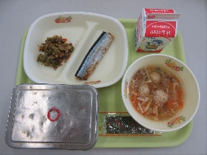 たくましい心と体をもつ子　本日の給食「さんまの塩焼き」